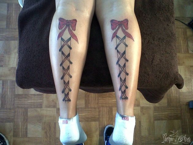 Tatuajes-de-monos-en-las-piernas-de-Diana-2