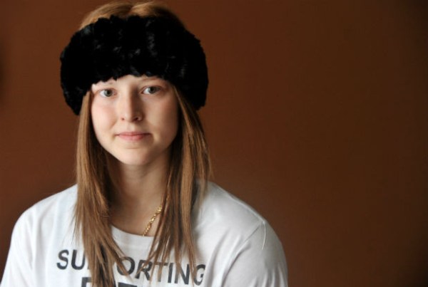 Antes de morir, esta niña de 13 años dejó inspiradores mensajes ocultos en un espejo