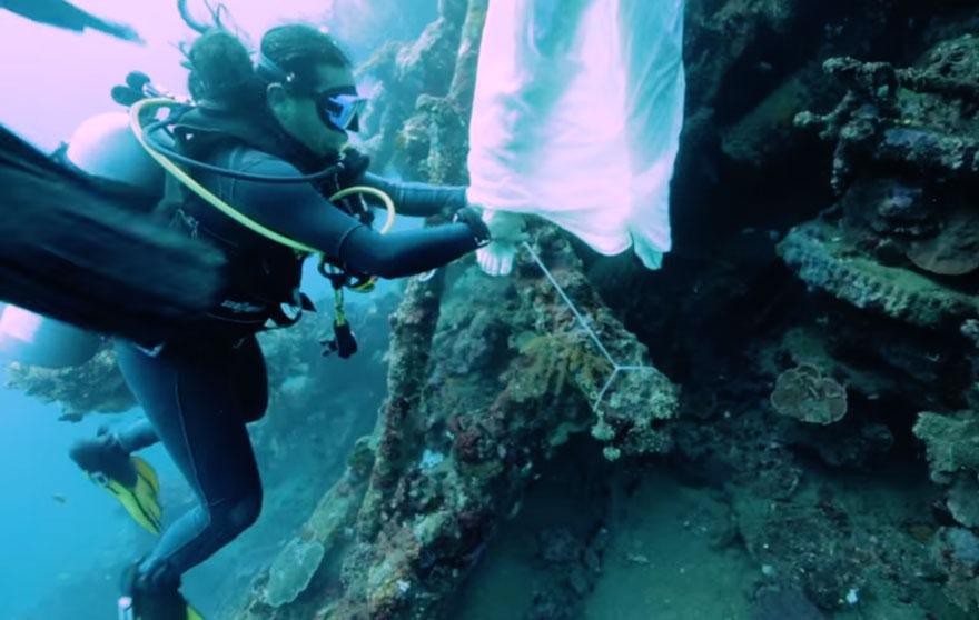 c3957a08aa_bali-shipwreck-divers-underwater-photoshoot-benjamin-von-wong-5