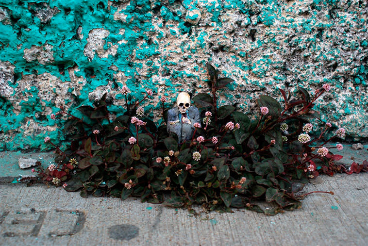 Los Esqueletos de Isaac Cordal