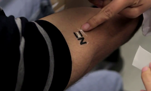 tatuaje-electricidad-sudor