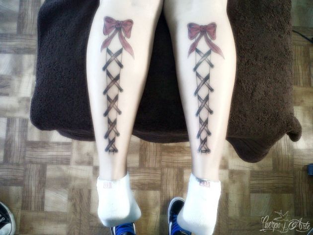 Tatuajes-de-monos-en-las-piernas-de-Diana