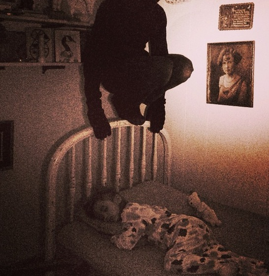 No creerás la tradición de un padre y su hija de 3 años en Halloween