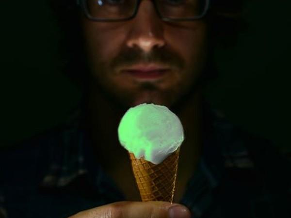 El helado que brilla en la oscuridad