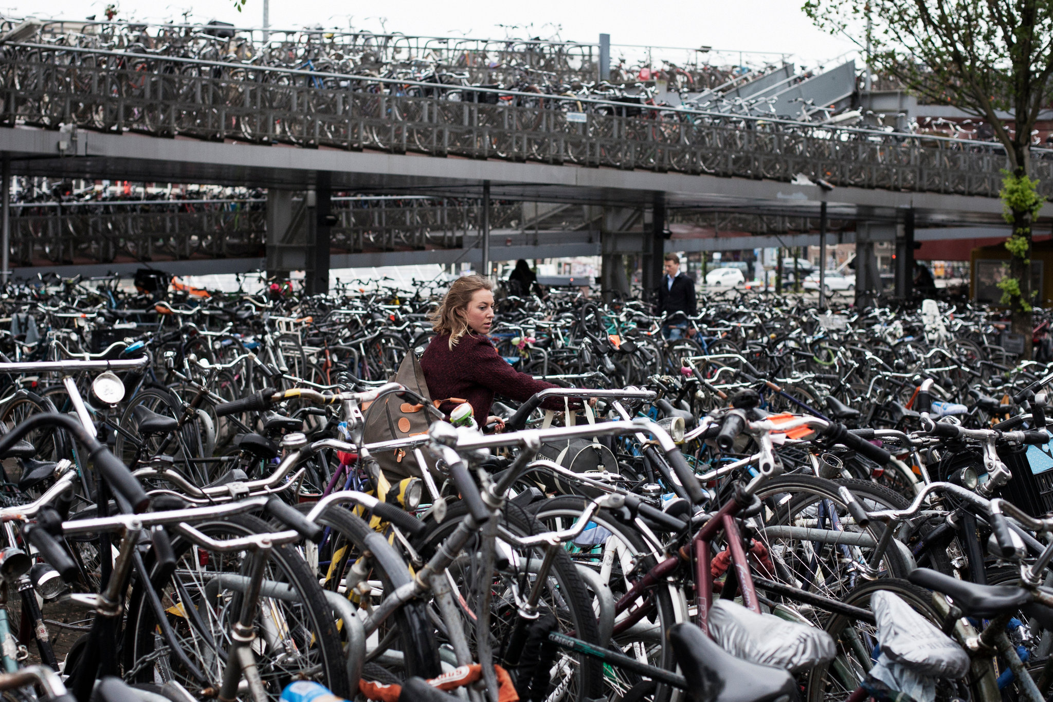 En Amsterdam ya no hay  espacio para estacionar las bicicletas