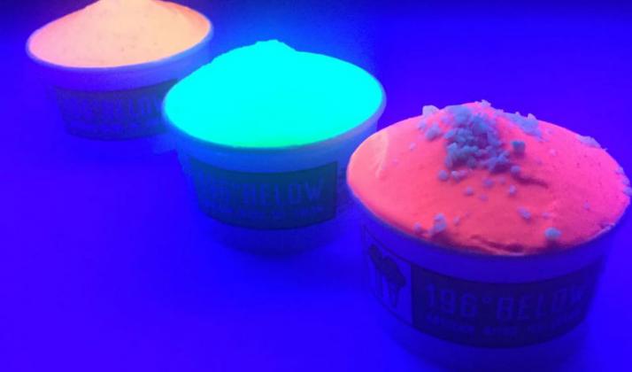 helado-que-brilla-oscuridad