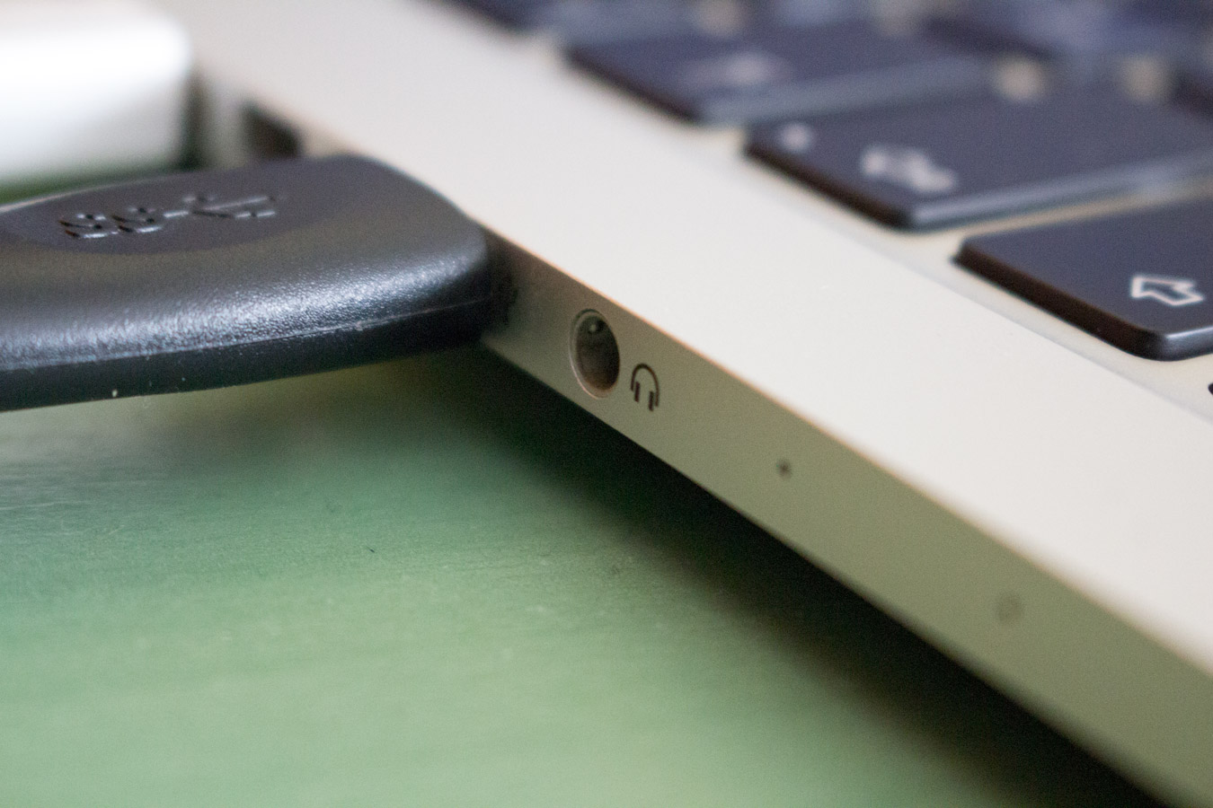 jack-3.5-macbook-pro