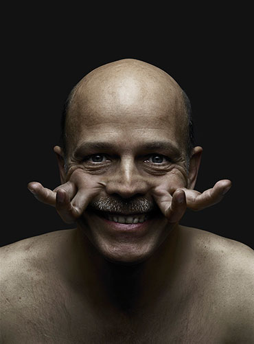 manos_en_sitios_raros_02